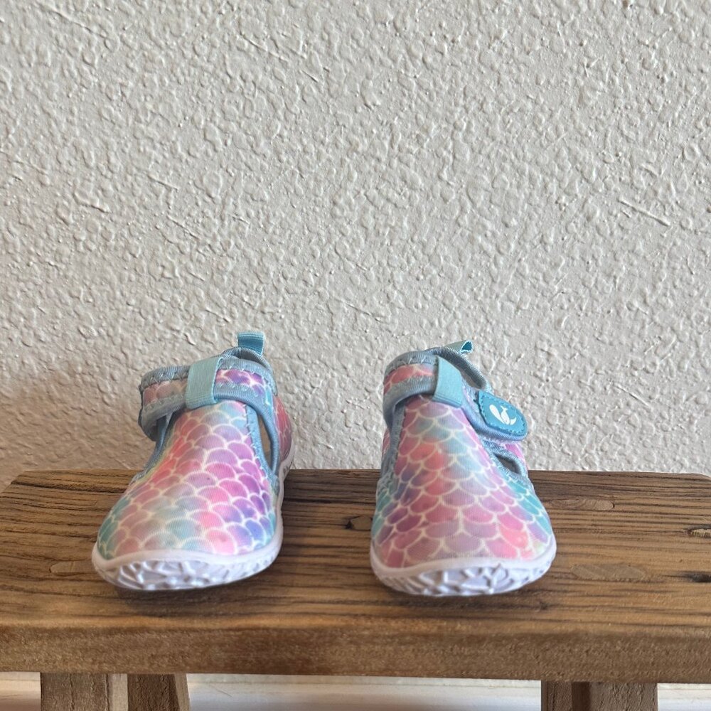 Toddler Size 7 Water Shoes Gently Worn